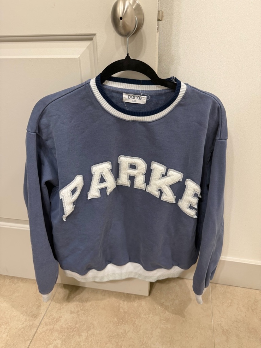 Parke L/XL Blue Varsity Mockneck Sweatshirt. 💙⚡️
